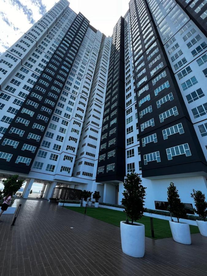 Amber Cove Apartment Malacca Bagian luar foto